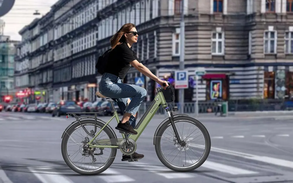 Vélo électrique Fafrees F26 Pro vert, cadre aluminium 18 pouces, roues 26 pouces, usage urbain